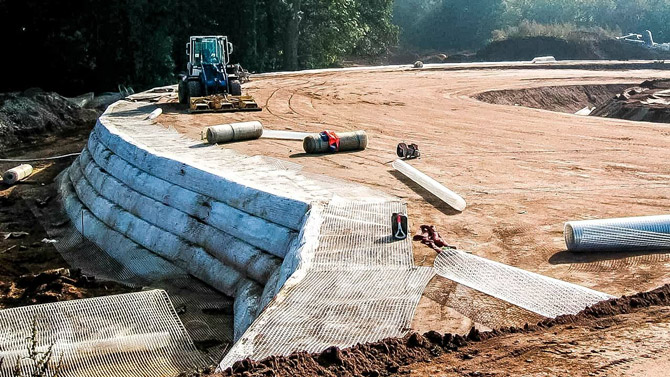 Primer ugradnje geomreže na krivini u potpornom zidu